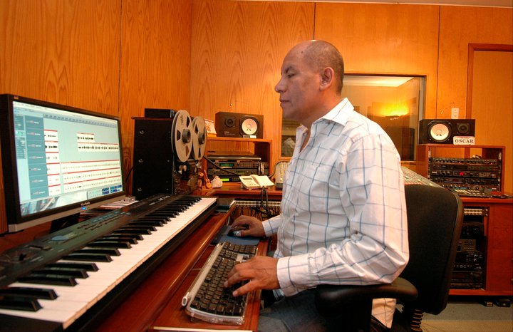 Oscar Cavero productor